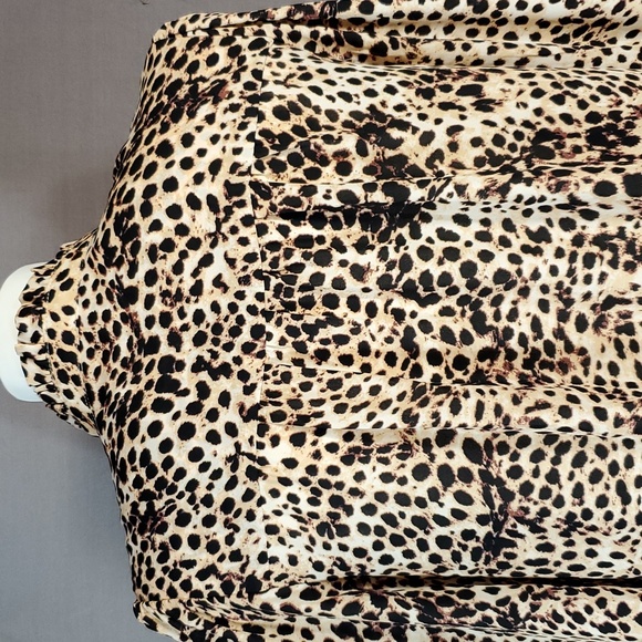 T Tahari ruffle woman blouse, long sleeves, size Small - Picture 5 of 8